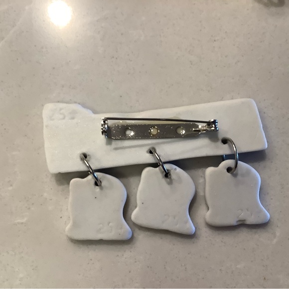 Ceramic 🐈‍⬛ Cat Pin - Picture 2 of 2